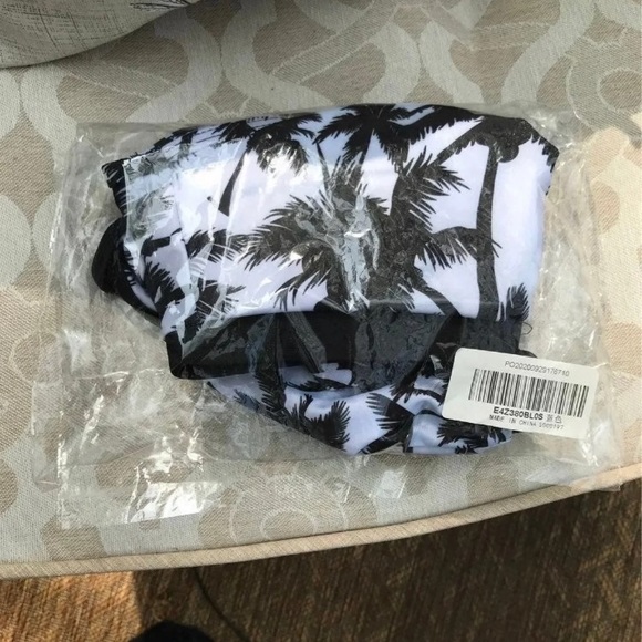 NEW; In packaging crop top & high waisted shorts - Picture 3 of 3